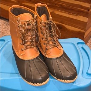 Merona brand duck boots sz 10 like new. NWOT